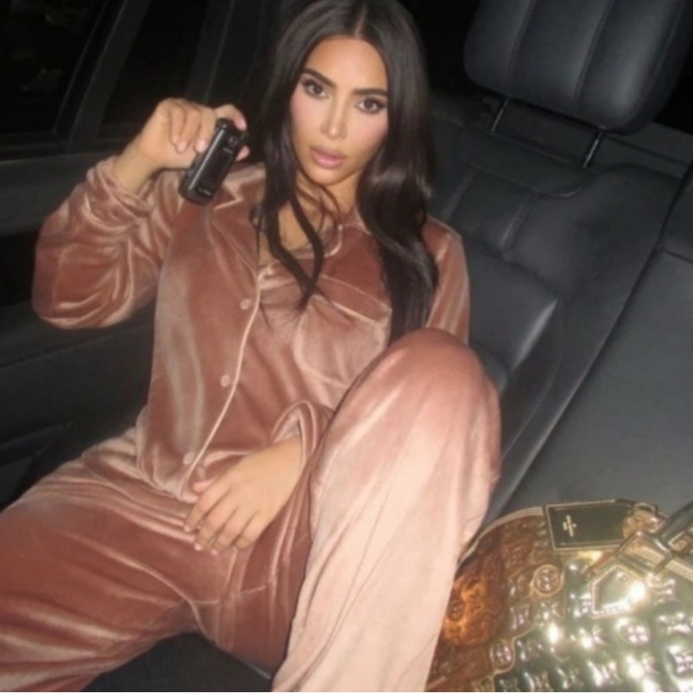 Skims Velour Brown Pajama Top Medium - Picture 2 of 5